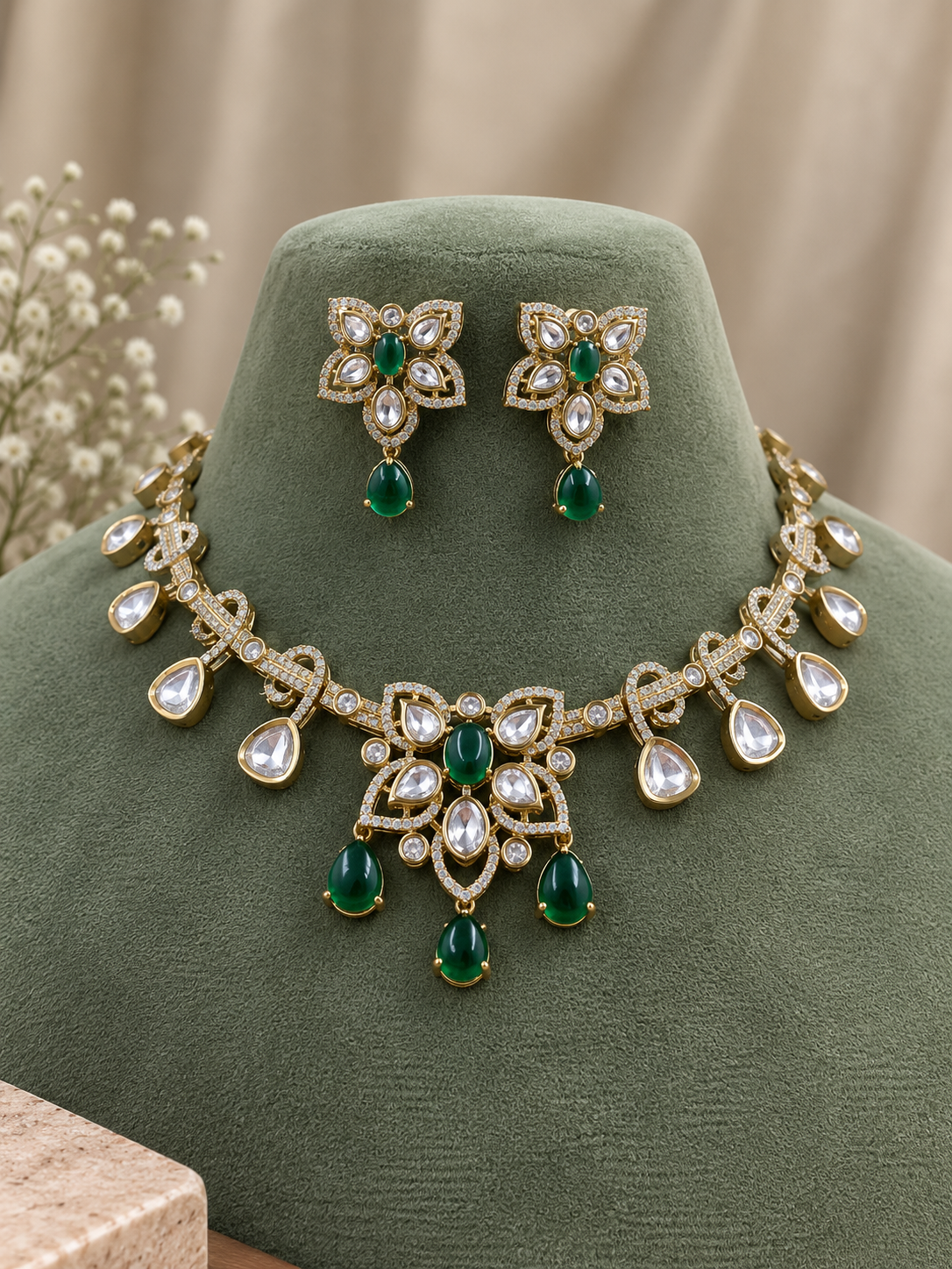 Vritika Emerald Kundan Necklace Set