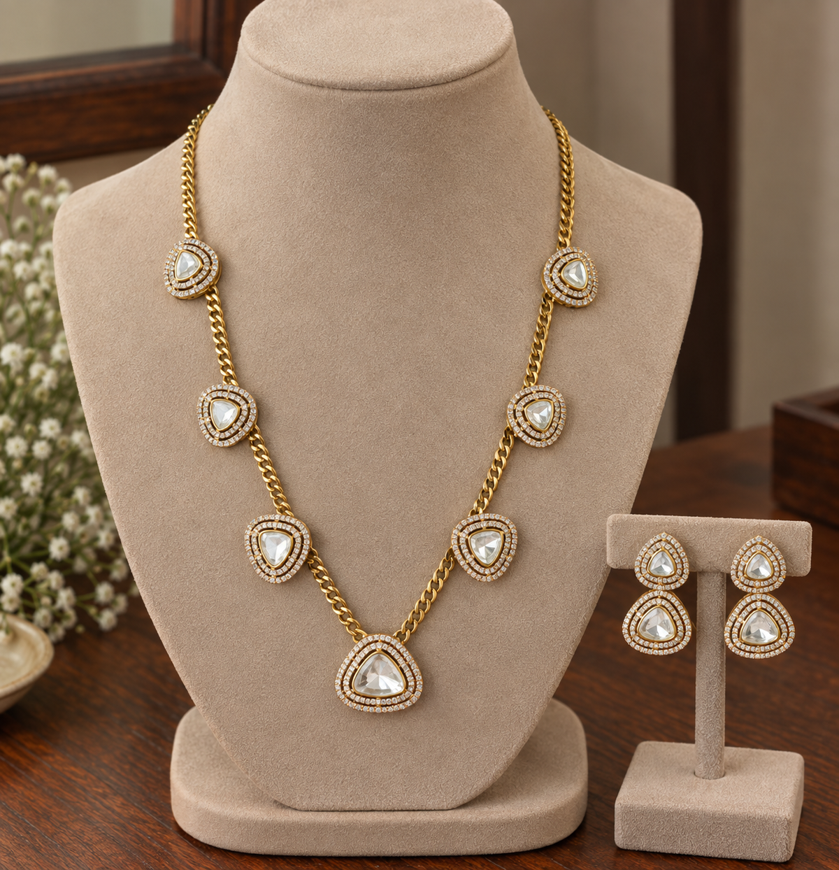 Eshvani Kundan Halo Necklace Set