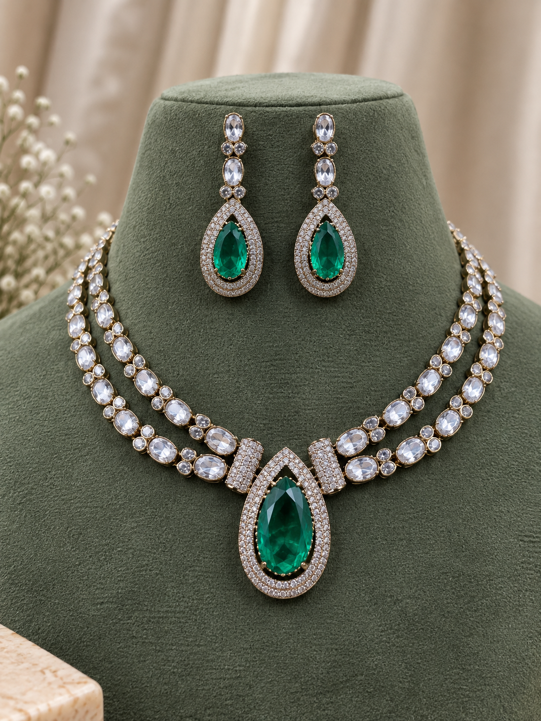 Tavira Emerald Royale Necklace Set