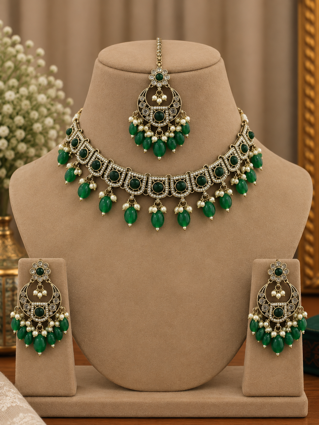 Vihana Emerald Choker Set