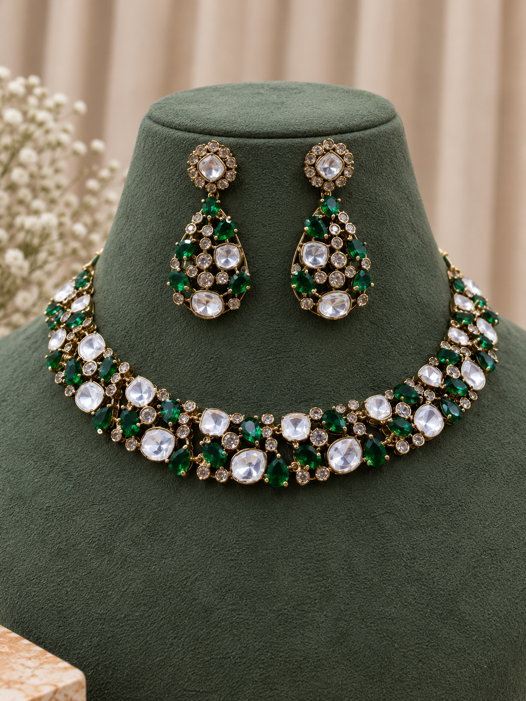 Eshira Emerald Kundan Necklace Set