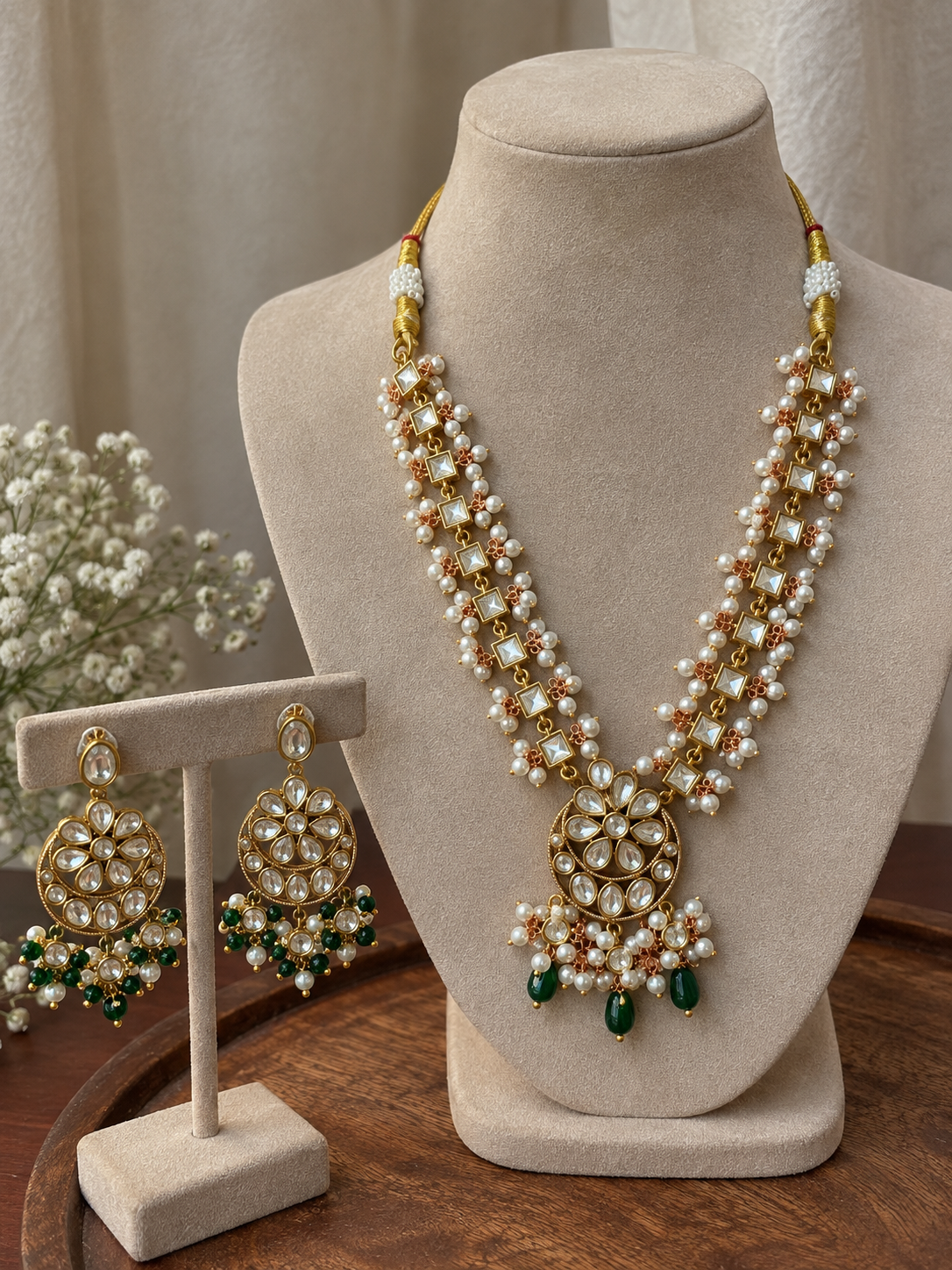 Aarshvi Emerald Kundan Necklace Set