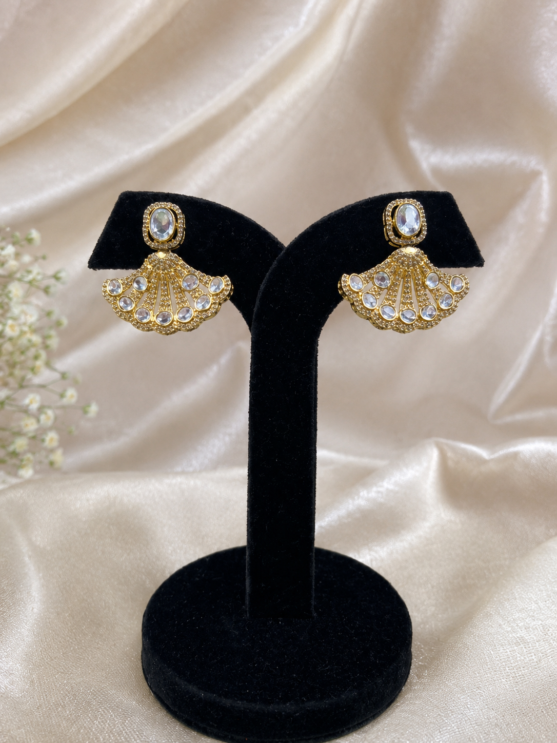 Kyara Kundan Fan Studs Earrings